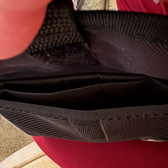 NWOT- magnetic pouch with velcro, 2 pockets inside. Can hook onto something thin - Picture 3 of 9